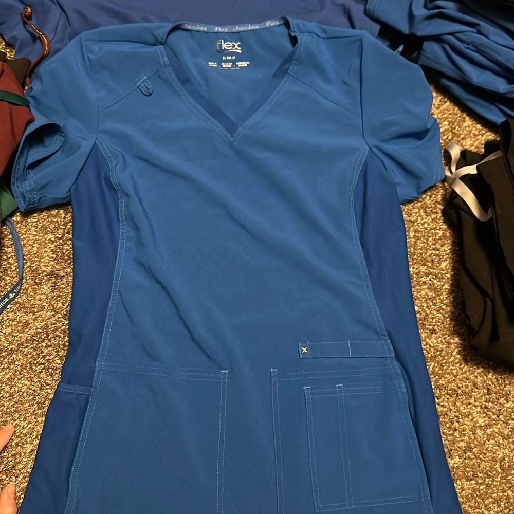 Cherokee iflex scrub top